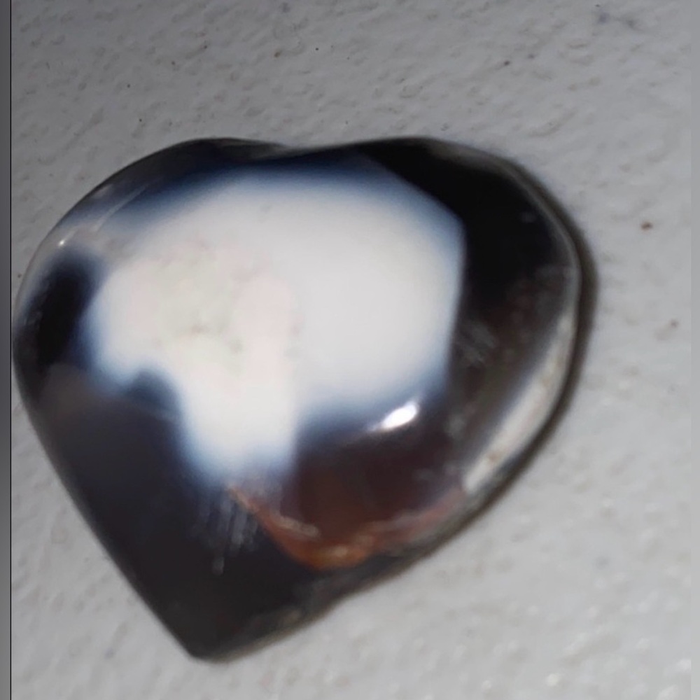 Orca Agate Flame & 2 hearts
Gray and White Agate Stone - Picture 9 of 9
